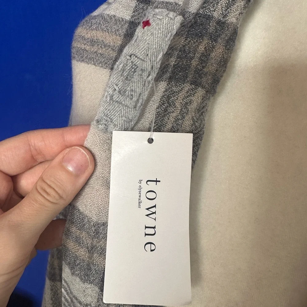 💜 NWT Towne by Elysewalker Plaid Scarf (OS)